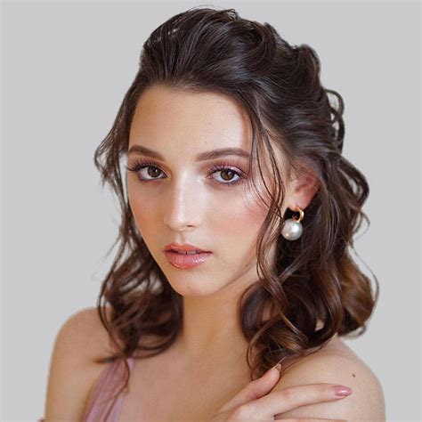 Curly Hairstyles For Wedding Guests