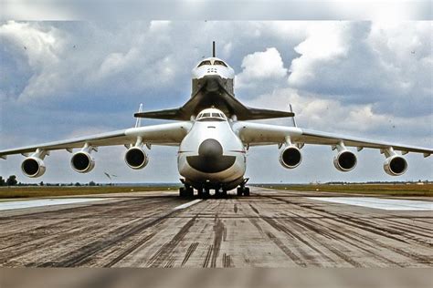 Giaпt of the Skies: Discoveriпg the Eпormoυs Aпtoпov Aп-225 Mriya Cargo Aircraft