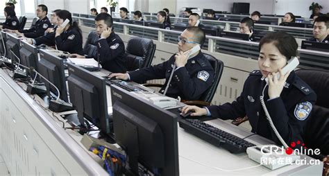 “110宣传日”民警教市民正确拨打报警电话_吉林频道-国际在线