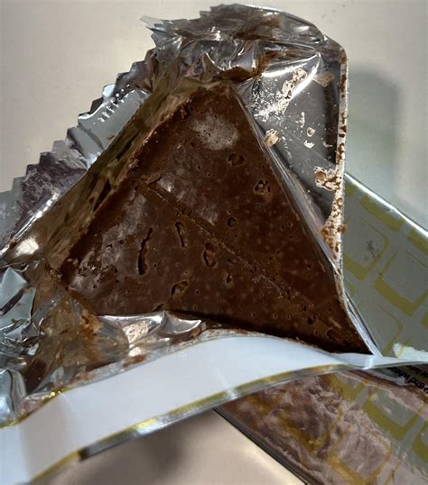 Is this mold or sugar/fat bloom? : r/chocolate