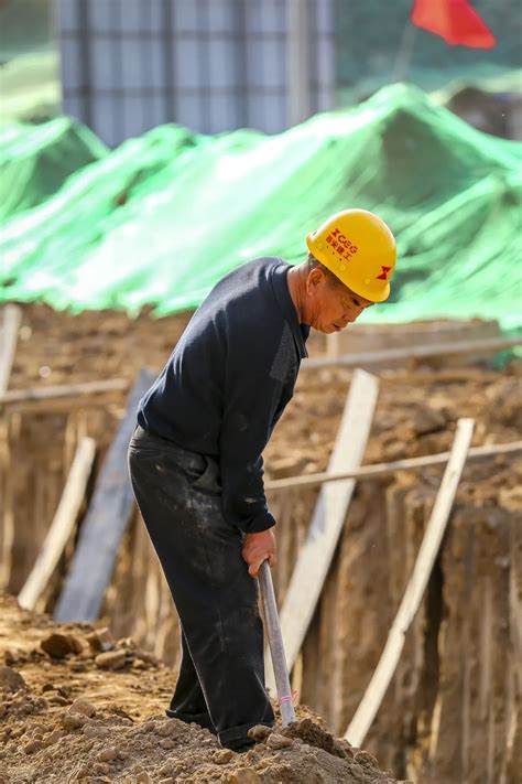 中国农民生存现状：老家无立足之地，打工成主要收入来源！ - 知乎