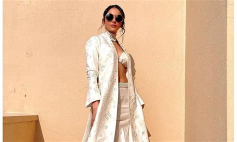Rakul Preet Singh’s all-white bralette and lehenga make netizens go gaga