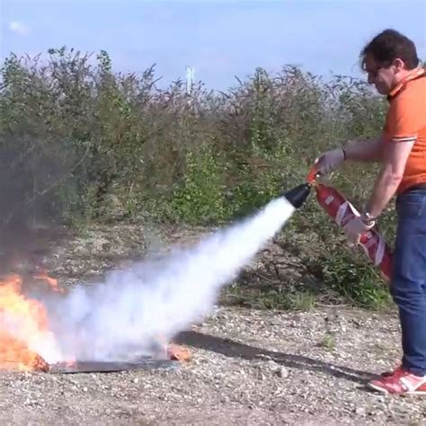 Image result for Utilisation Extincteur