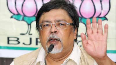 Editor and ex-MP Chandan Mitra passes away | India News - Times of India