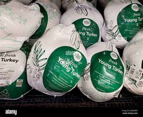 Large set of fresh turkeys hi-res stock photography and images - Alamy