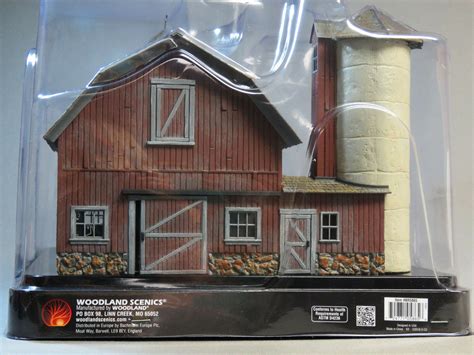 WOODLAND SCENICS O SCALE LIGHTED OLD WEATHERED BARN BUILT & READY WDS5865