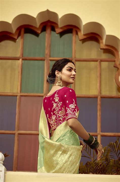 Destination Wedding Green Banarasi Silk Heritage Saree |Contrast Choli ...