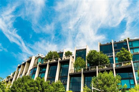 City Building Exterior 的图像结果