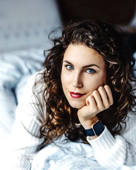 Beautiful beautiful woman Images - Free Download on Freepik