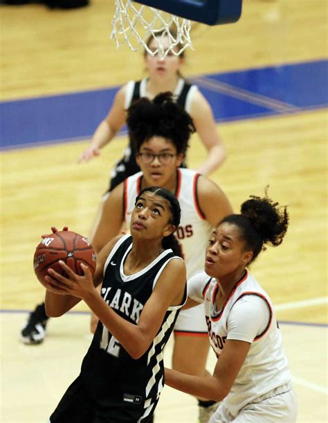 Arianna, Aaliyah Roberson lead Clark past Brandeis