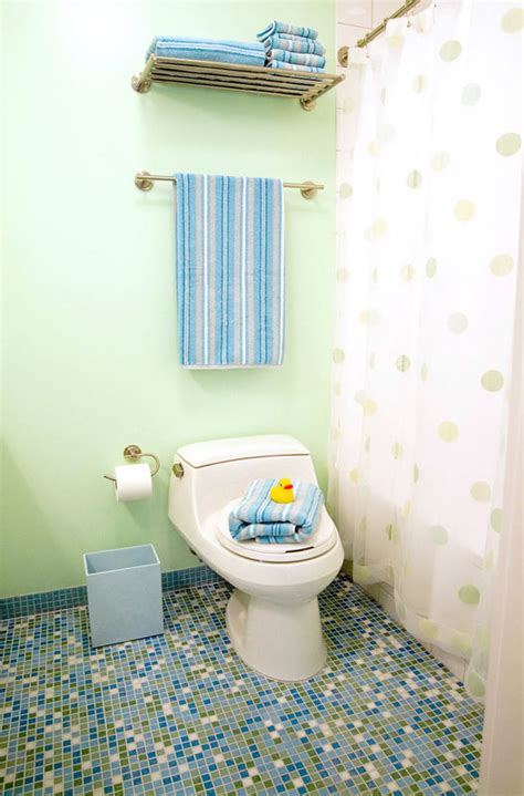 Glass Mosaic Wall Tile from Hakatai