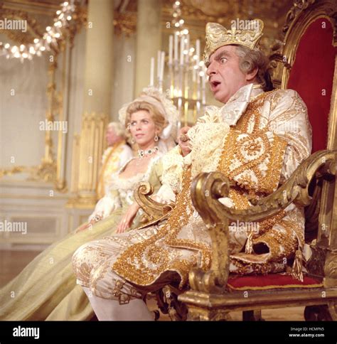 START THE REVOLUTION WITHOUT ME, Billie Whitelaw, Hugh Griffith, 1970 ...