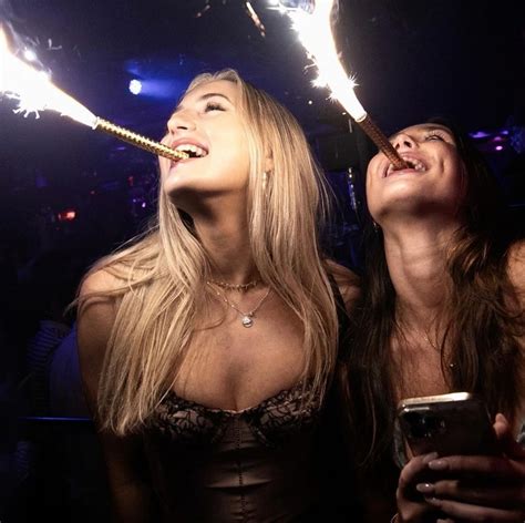BARCELONA NEW YEAR Eve 2026 Party Crawl 2 h unlimited alchol +VIP ...