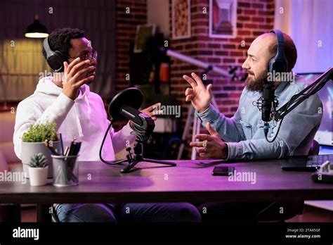 Interview a Famous Person 的图像结果