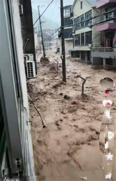 河南民警救50余人后失联10小时：被洪水冲了3公里，自救后在围墙上坐了一夜_腾讯新闻