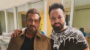 Salman Khan shares playful moment with bodyguard Shera at Arbaaz-Sshura ...