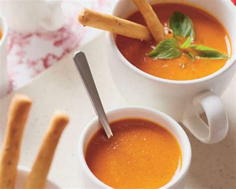 भुने हुए टमाटर का सूप (अवन-रोस्टेड प्लम टोमैटो सूप)