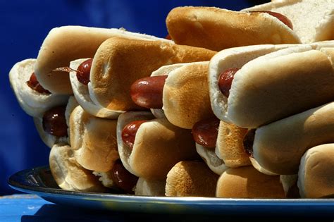 Report has stunning revelations for contents of hot dogs - CBS News