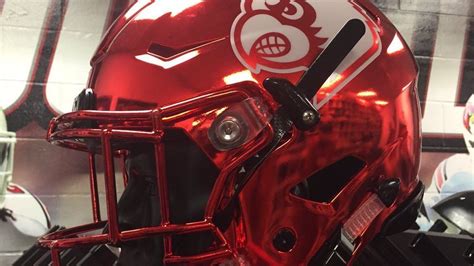 Police thank Louisville players for help in rescue of overturned car - ESPN