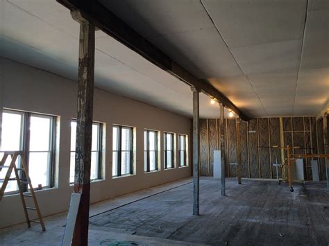 Using a Drywall Lift for Ceiling 的图像结果