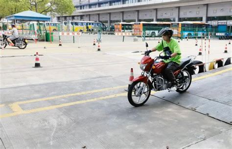 北京哪个驾校可以拿摩托车本(北京哪些驾校可以考摩托车驾照) - 摩比网