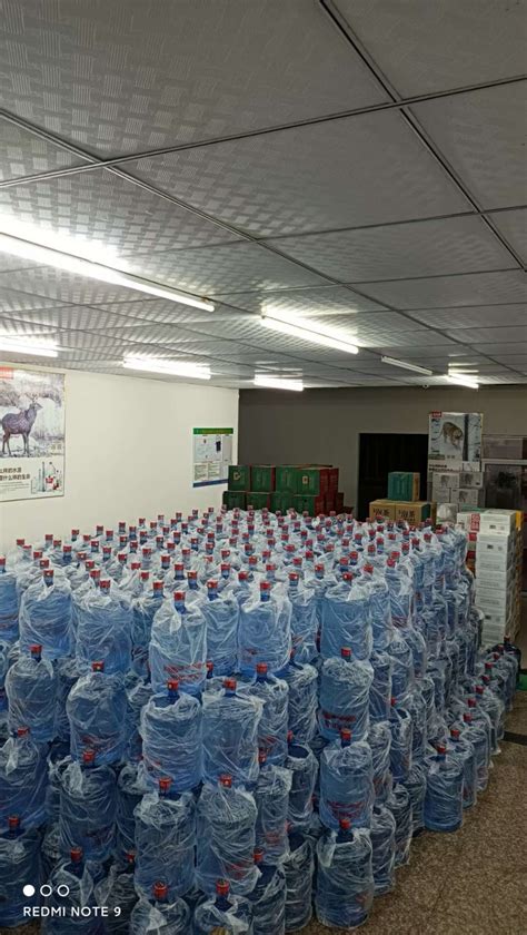瓶装水 - 万仙山泉瓶装水-产品中心 - 辉县市华冠水业有限公司【官网】