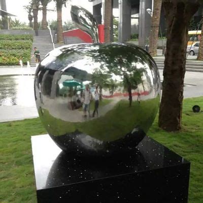 创意不锈钢苹果雕塑 设计定制城市户外广场苹果小孩金属镜面摆件-阿里巴巴