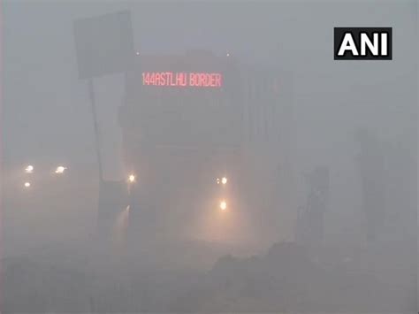 Parts of Delhi engulf in heavy fog; air quality remains 'very poor'