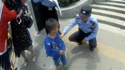 4岁男孩不想上幼儿园，趁报名溜走_西南视频-梨视频官网-Pear Video