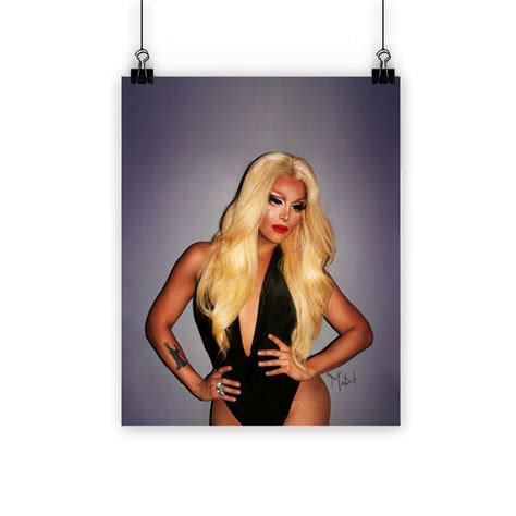 Roxxxy Andrews - Strike a Pose Poster – dragqueenmerch