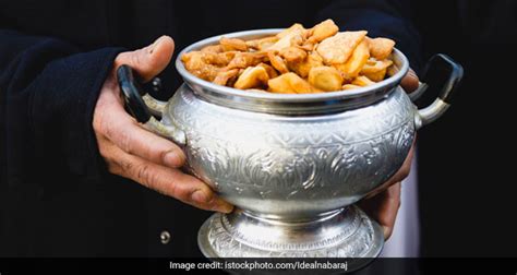 Shakarpara Recipe: शाम की चाय के लिए एकदम परफेक्ट हैं हल्के मीठे ...