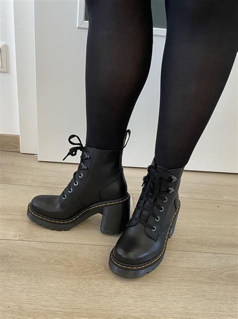 Docs don’t fit my feet?! : r/DrMartens