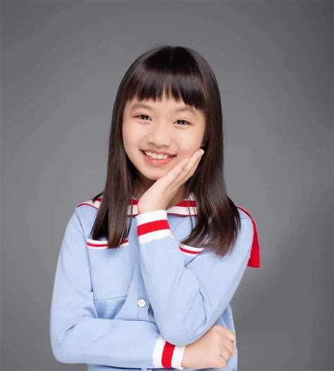 麦润宸，女，2013年出生，福建漳州人，厦门市文安小学三年级学生，喜欢阅读。