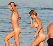 topless amateur beach pics
