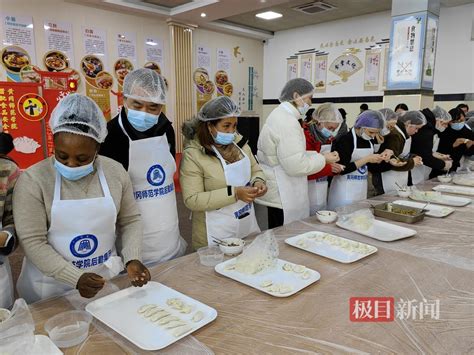 冬至日，有一群外国留学生在黄冈包饺子-新闻频道-和讯网