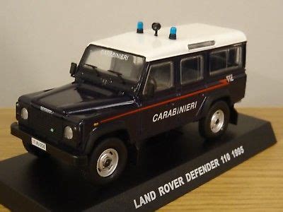Land Rover Defender 110 1995 Carabinieri 1:43 – Traffic Modelcars