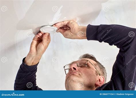 How to Fix LED Ceiling Light 的图像结果