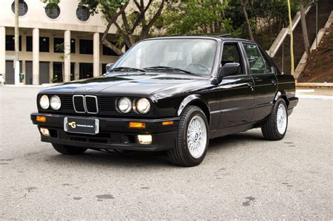 1990 BMW 325i E30 - The Garage