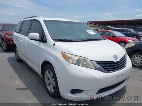 Report 5TDKK3DC2BS093290 TOYOTA SIENNA 2011 White Gasoline - price and damage history