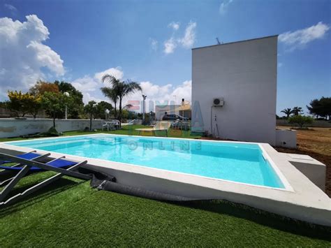 Villetta Bianco con Piscina - Puglia Online