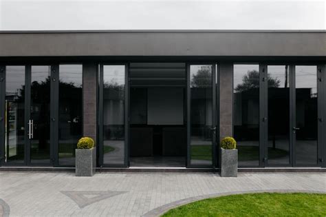 Restaurant Entrance 的图像结果