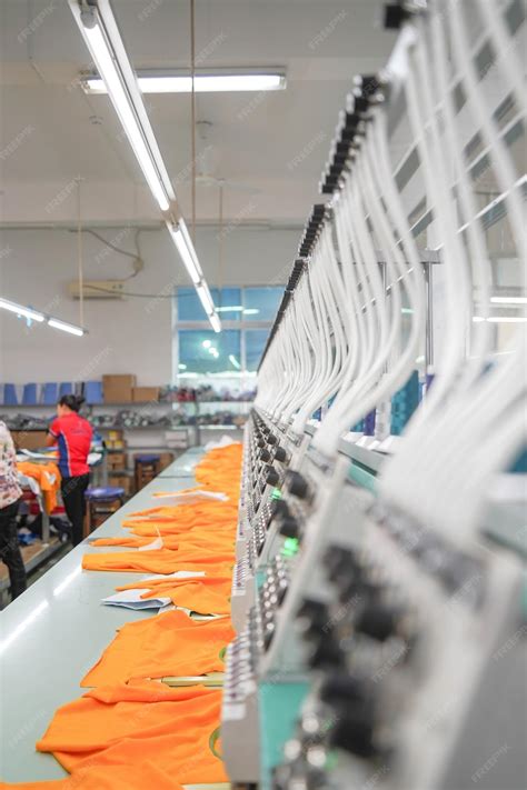 Modern and automatic high technology embroidery machine for textile or ...