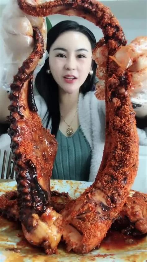 海鲜美食吃播小姐姐吃麻辣章鱼足，看着就好有食欲_腾讯视频