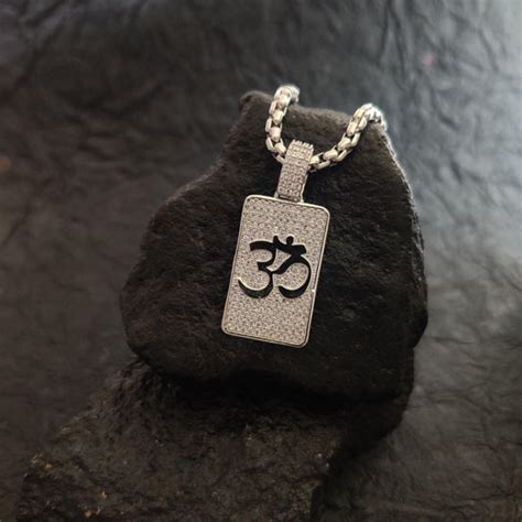 Om Chain Pendant – Zivia