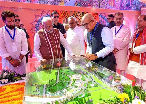 Prime Minister Narendra Modi lays foundation stone and inaugurates ...