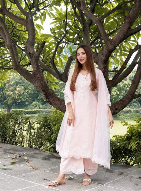 Ria Malhotra in Kamal - Peach Chanderi Embroidered Suit Set. – Narayani ...