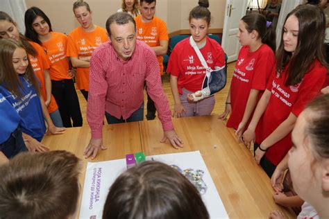 Novosti.rs | Galerija | DECU IZ RAVNICE UČI KAKO "RASTU" VISOKE PLANINE ...