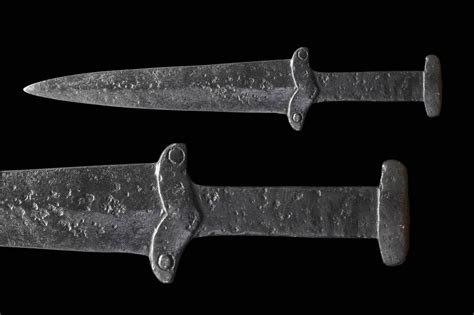 Types of Daggers: A Comprehensive List of Dagger Varieties