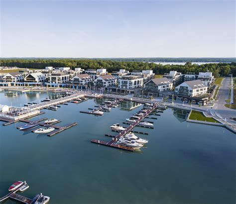 Friday Harbour Resort - Marina design and build - Poralu Marine