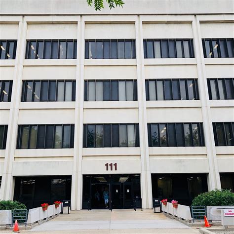 Entryway Saginaw County Courthouse in Saginaw, Michigan